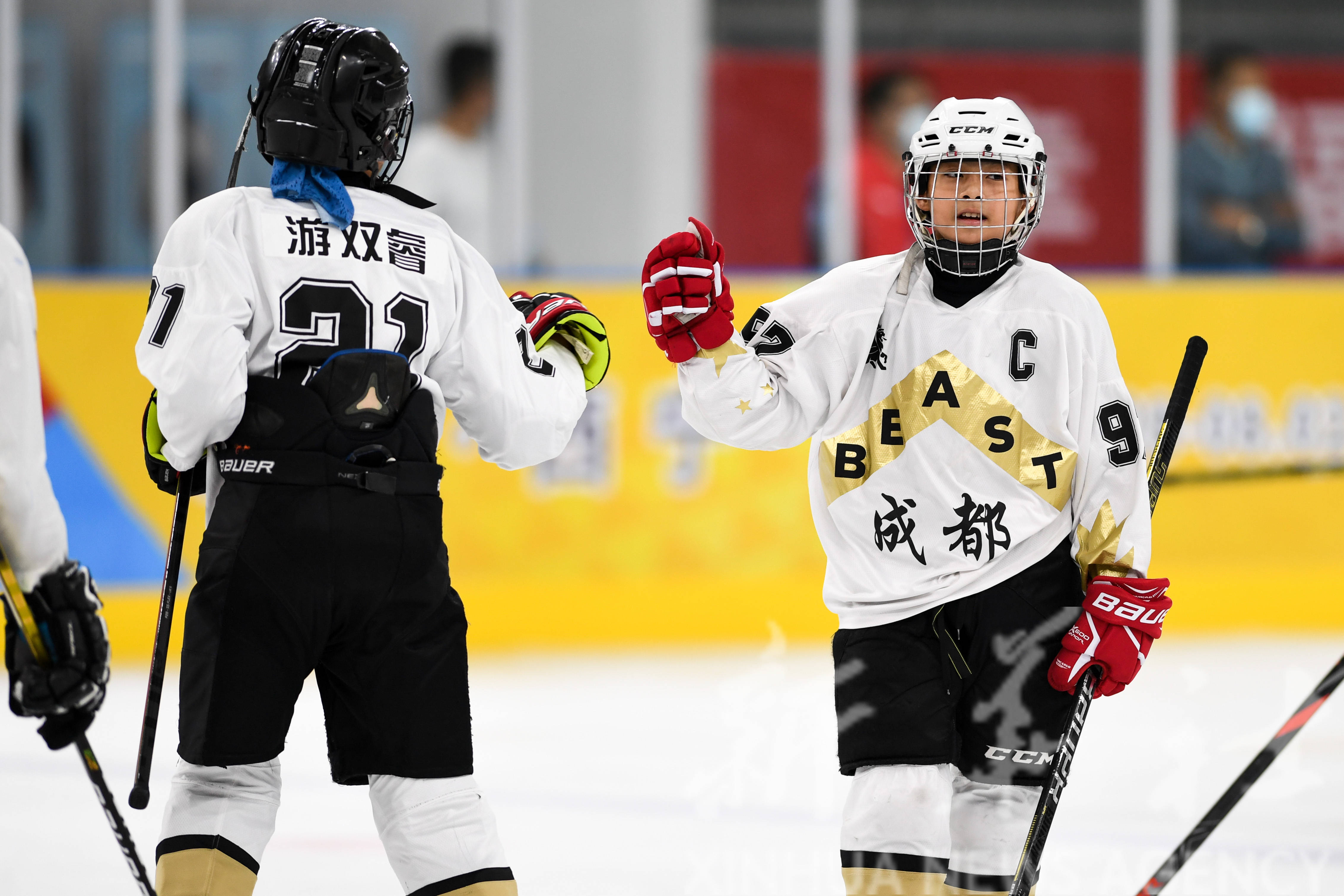 冰球小组赛落幕,强队悉数晋级 冰球小组赛落幕,强队悉数晋级