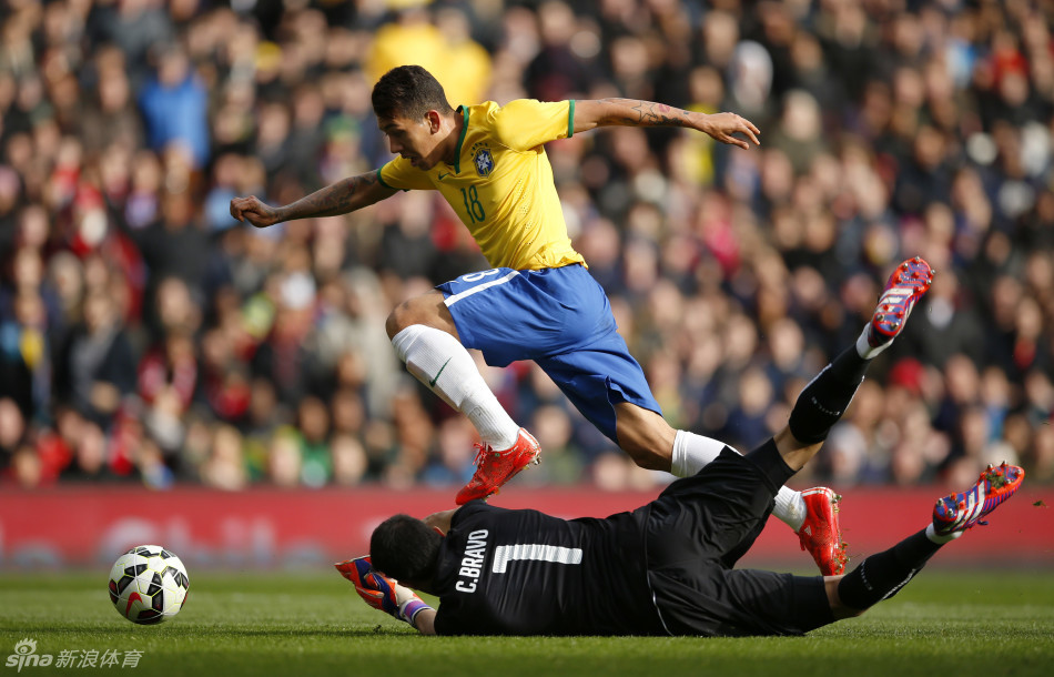 希腊力克智利,内马尔扛起全队 希腊力克智利,内马尔扛起全队