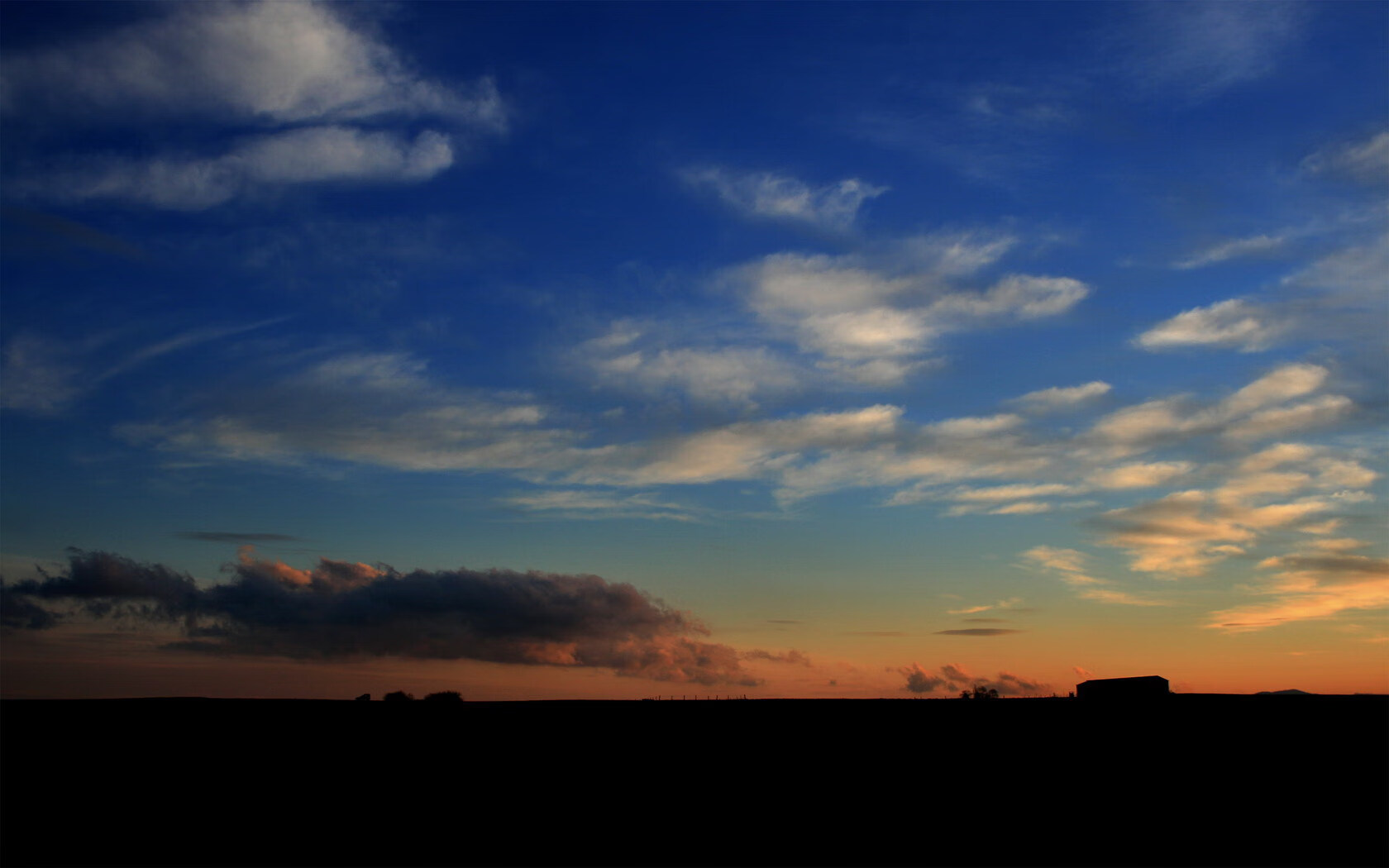 东方蓝武士鏖战法老军团，荷兰铁闸一锤定音，范戴克在年度焦点之战中接管比赛