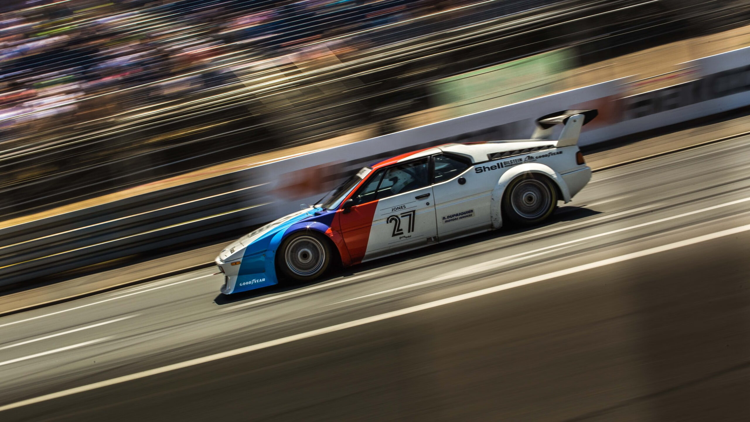 爱游戏APP-超现实赛道，当约基奇在银石用挡拆战术驾驶赛车，而尼克斯正用三分雨冲垮金州弯道